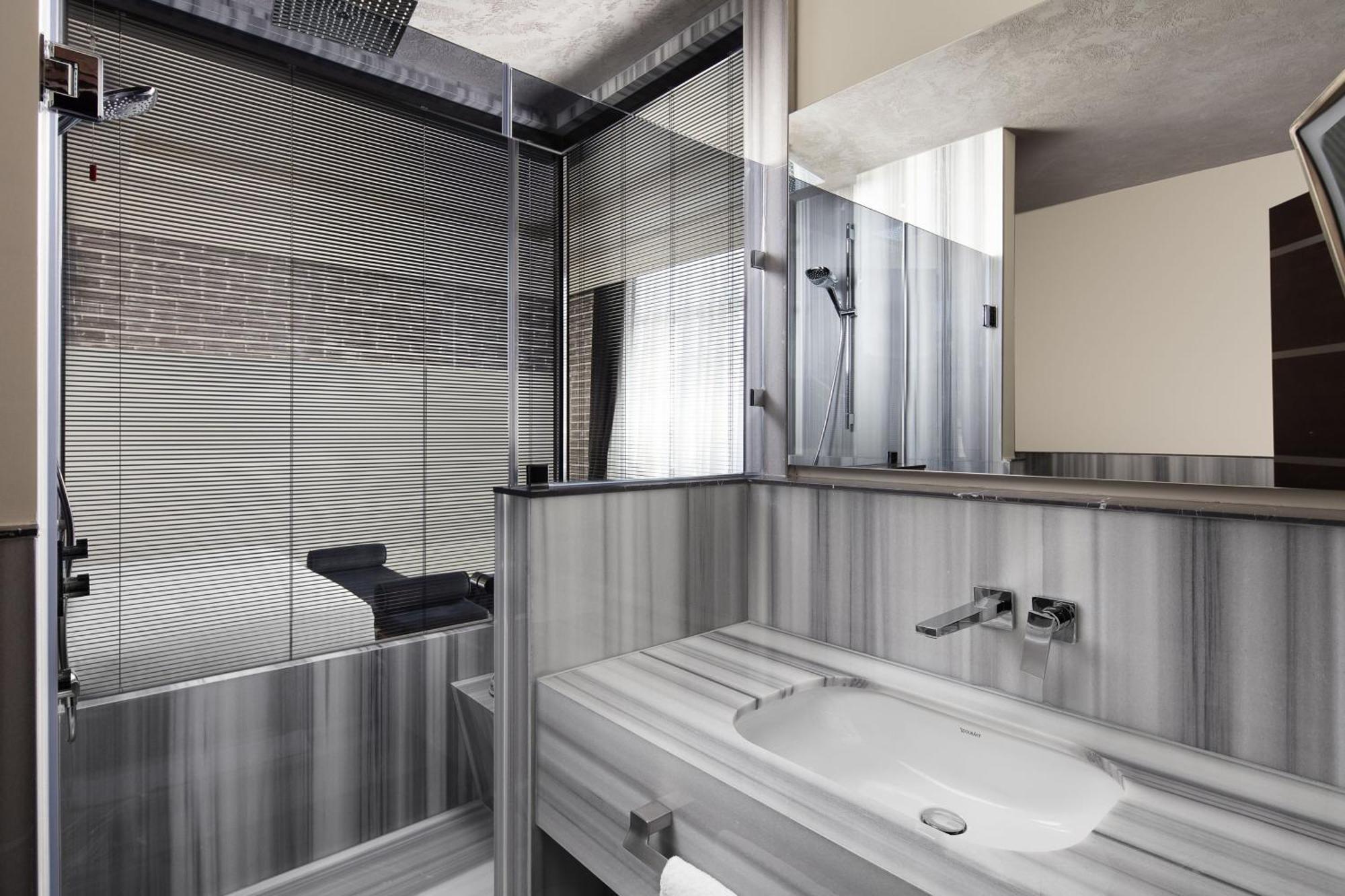Decamondo Galata, A Tribute Portfolio Hotel Istanbul Eksteriør bilde A modern Turkish bath